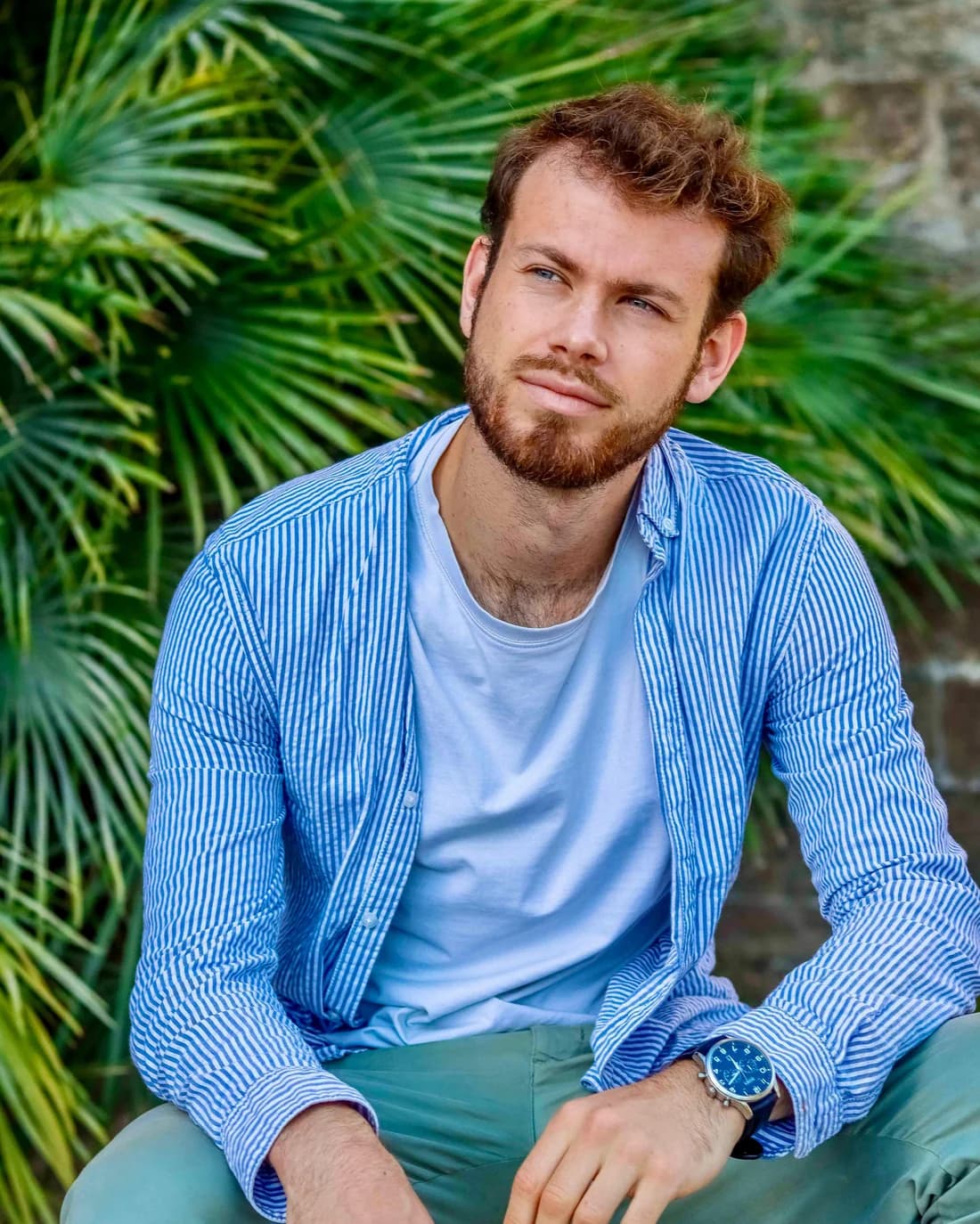 Portrait de Paul Fichou, chargé de communication et créateur visuel.
